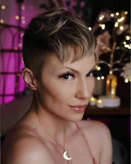 25P Kate Elliot nude