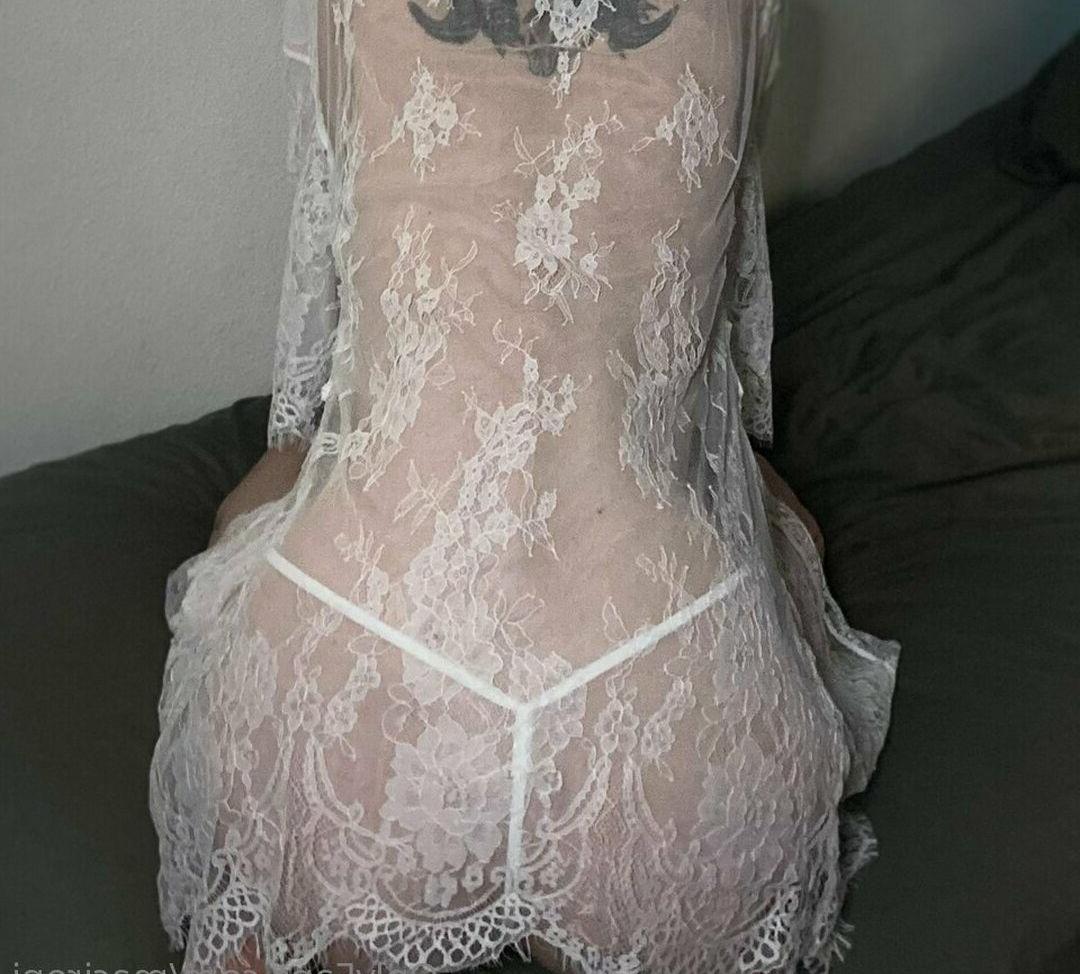 25P Maci Currin nude