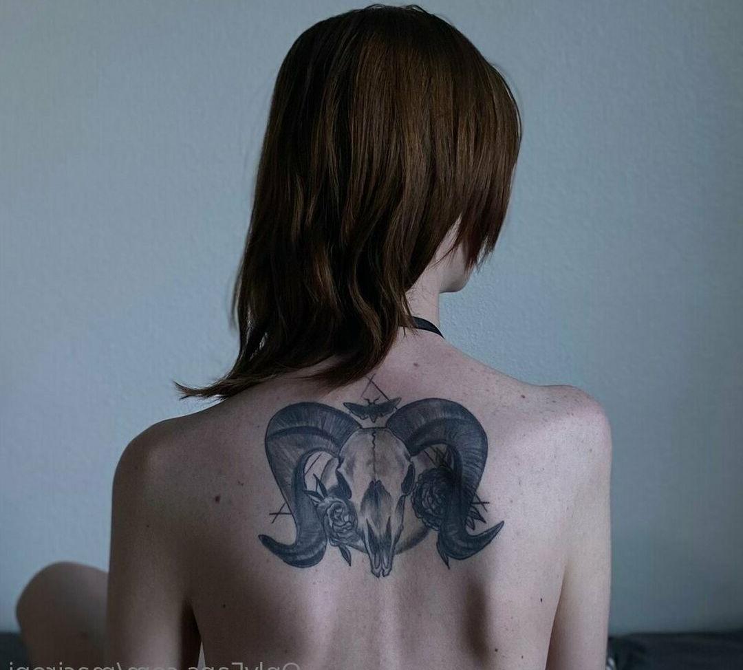 25P Maci Currin nude
