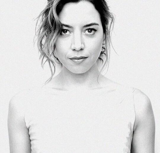 25P Aubrey Plaza nude