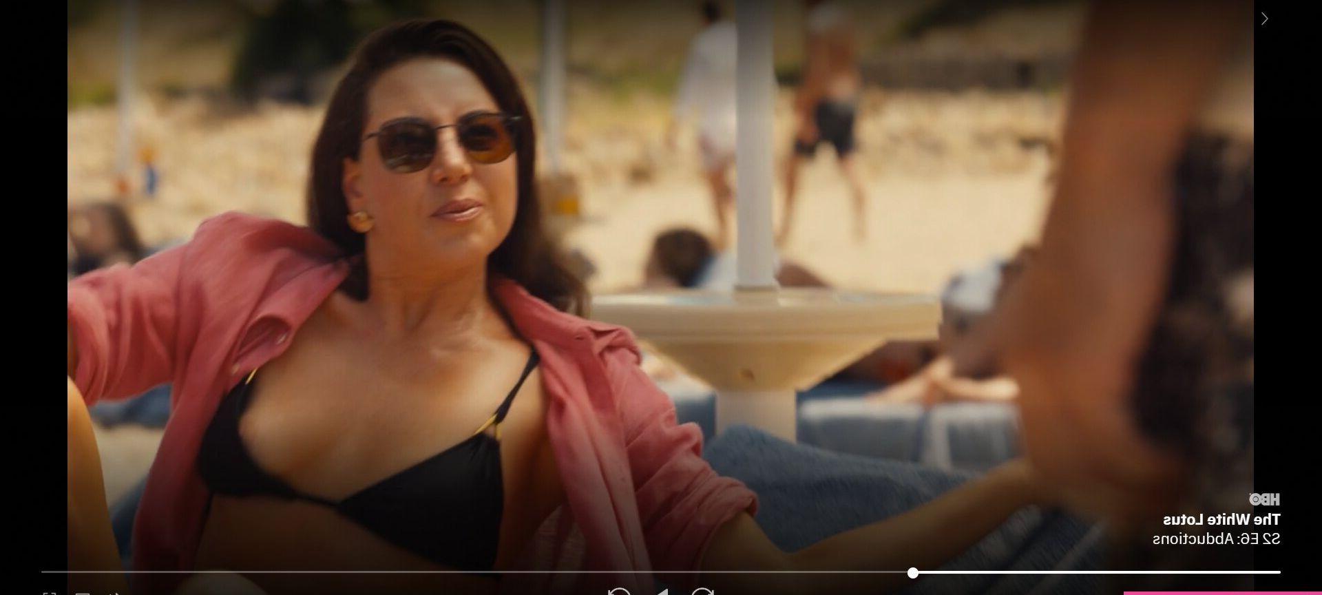 25P Aubrey Plaza nude