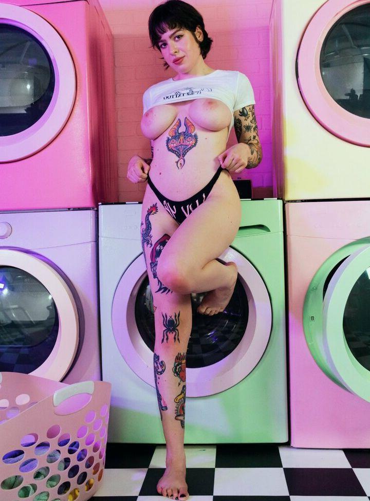 25P Anisa Jomha nude