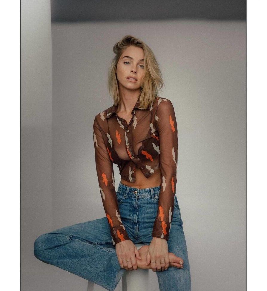 25P Elizabeth Turner nude