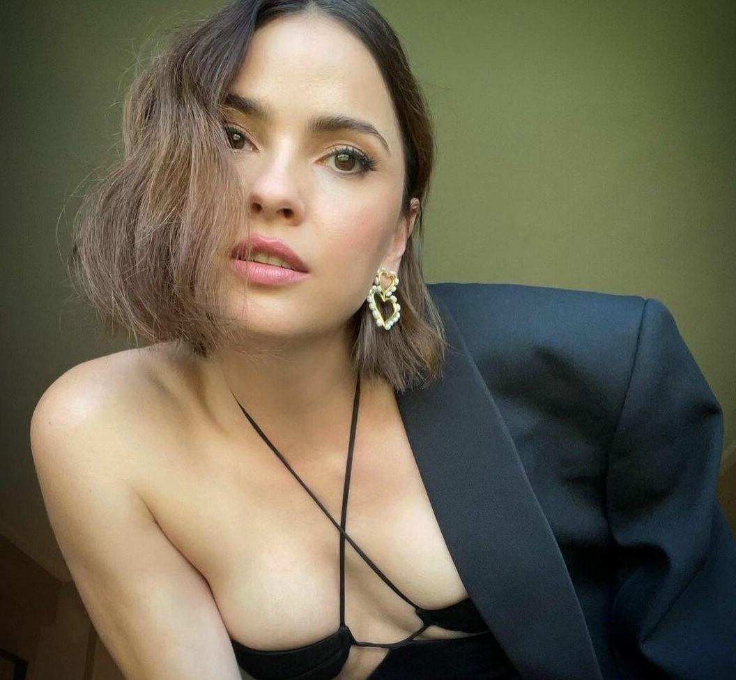 25P Shelley Hennig nude