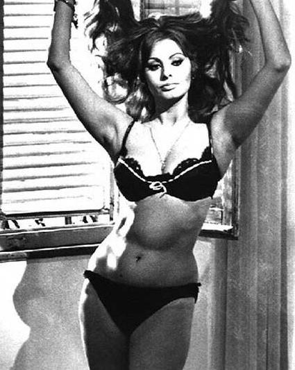 16P Sophia Loren nude