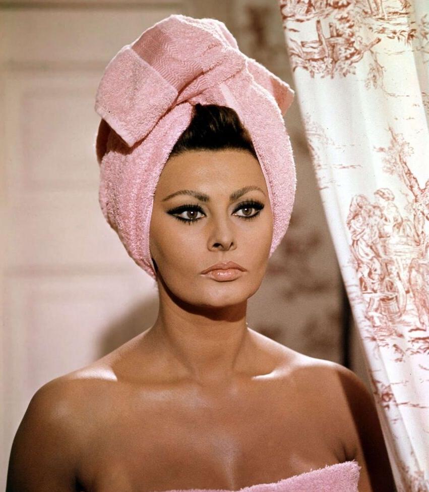 16P Sophia Loren nude