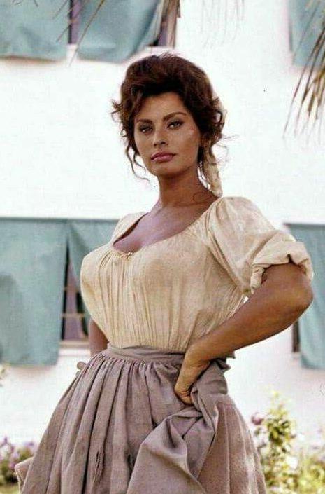 16P Sophia Loren nude