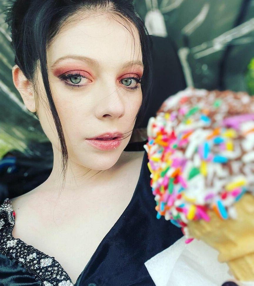 25P Michelle Trachtenberg nude