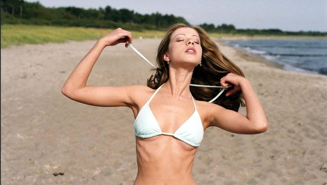 25P Michelle Trachtenberg nude