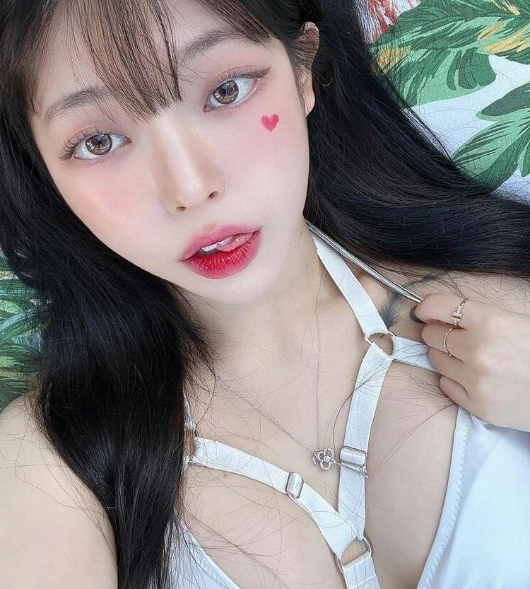 25P Yudiii nude