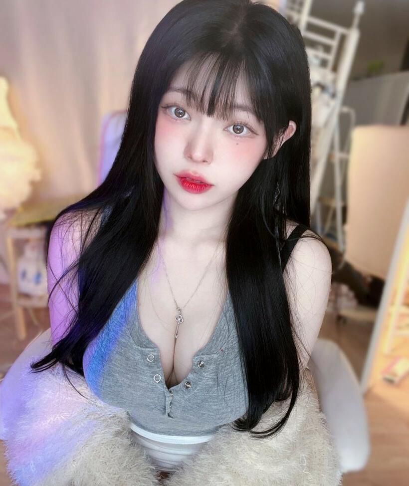 25P Yudiii nude