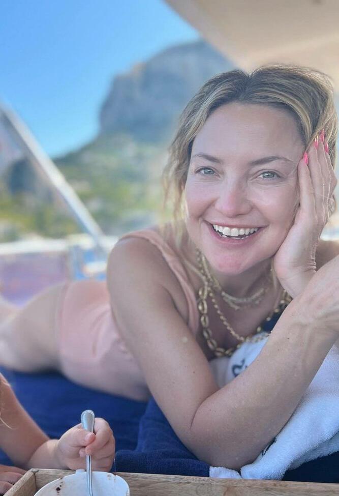 25P Kate Hudson nude