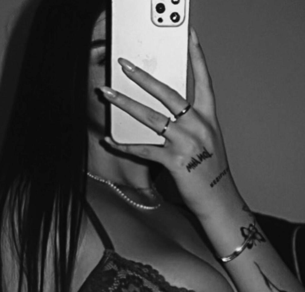 25P Lisa Straube nude