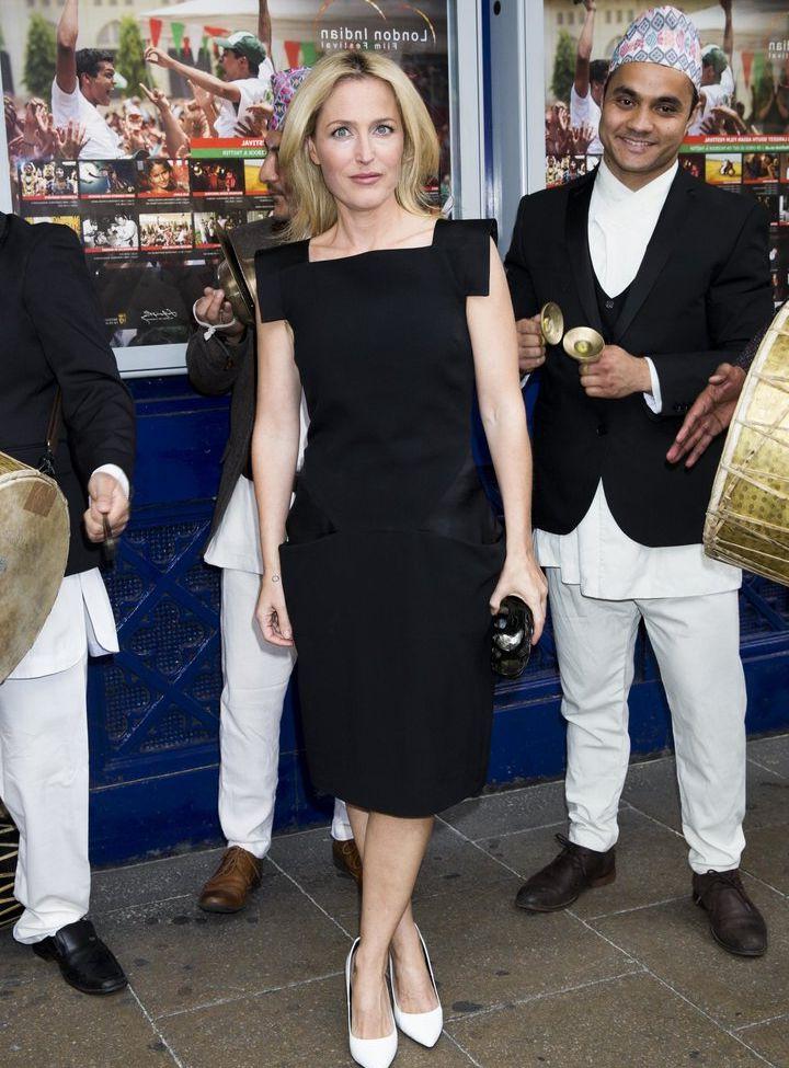 25P Gillian Anderson nude