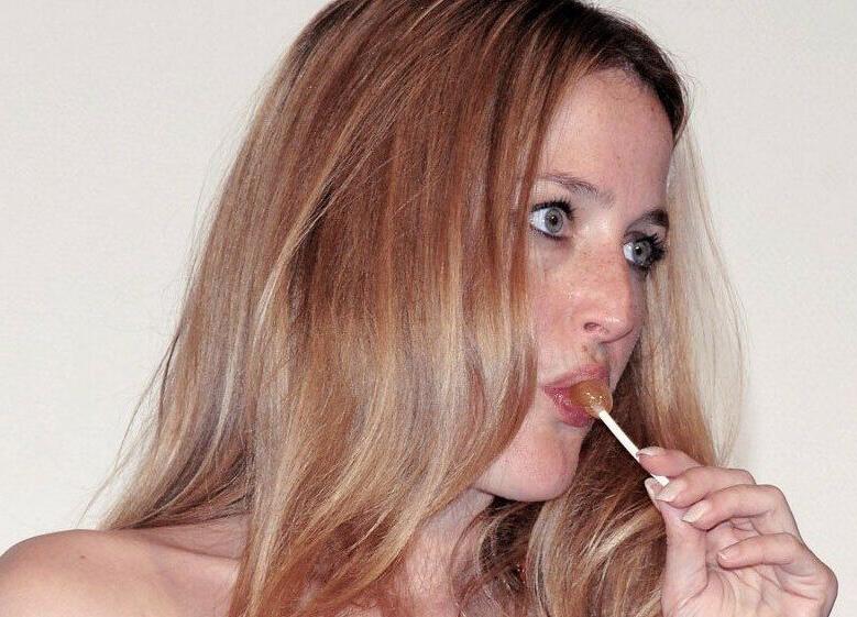 25P Gillian Anderson nude