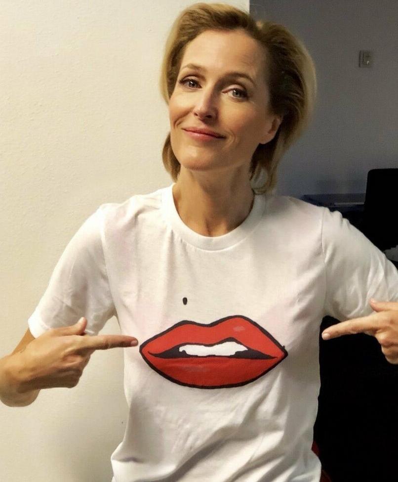 25P Gillian Anderson nude