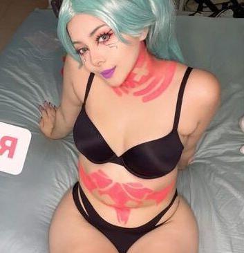 25P Natylikespizza nude