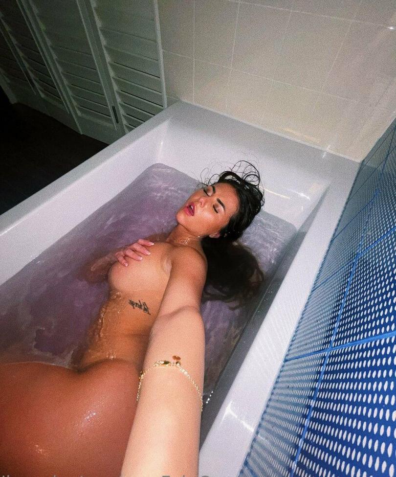 25P Eli Olivé nude