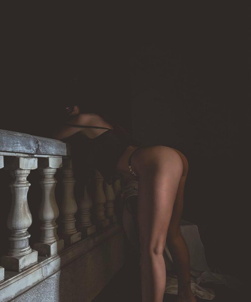 25P Eli Olivé nude