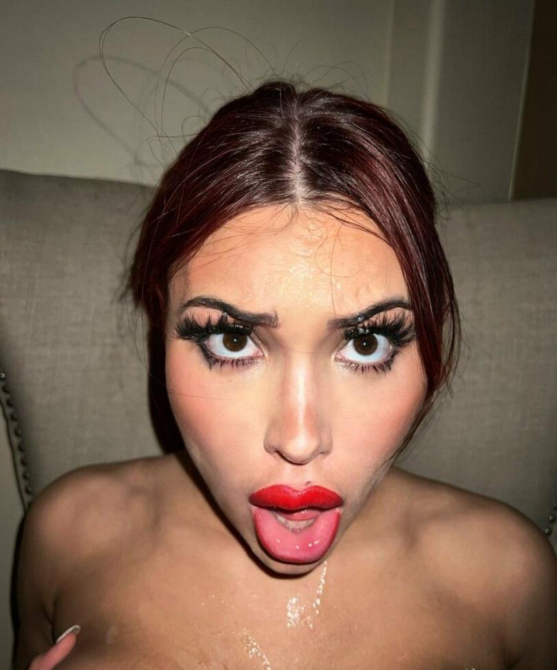 25P Rainey James nude