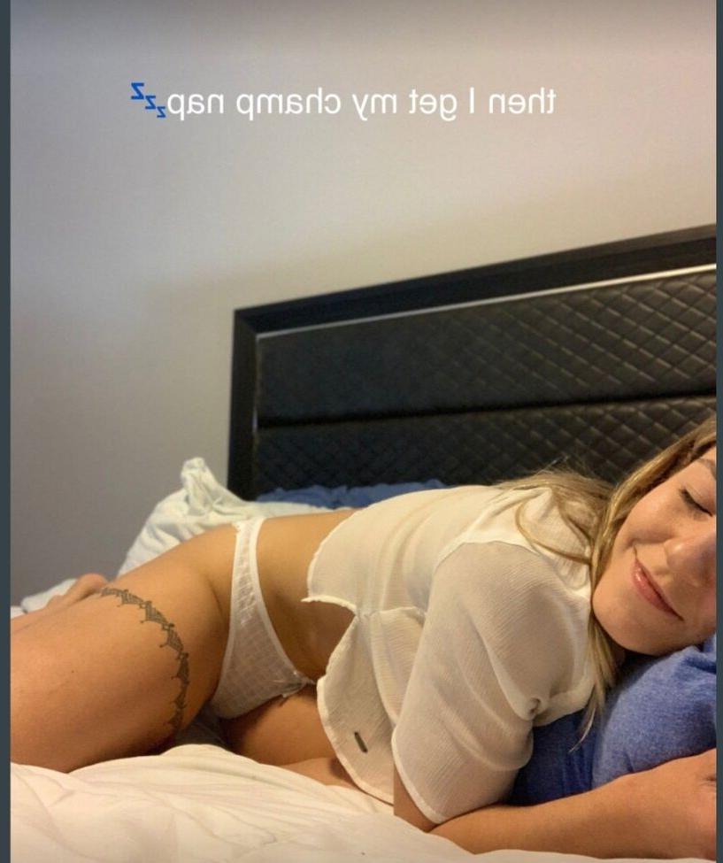 25P Pati Fontes nude