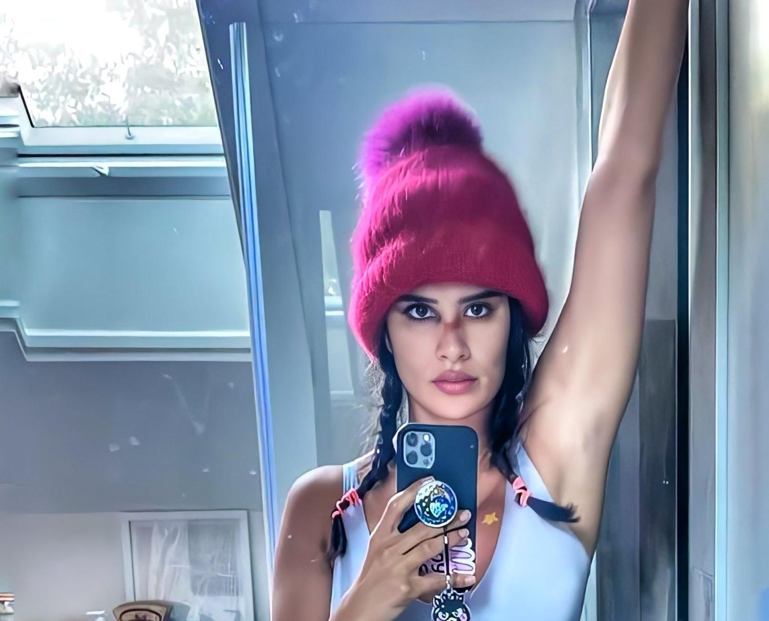 25P Diane Guerrero nude