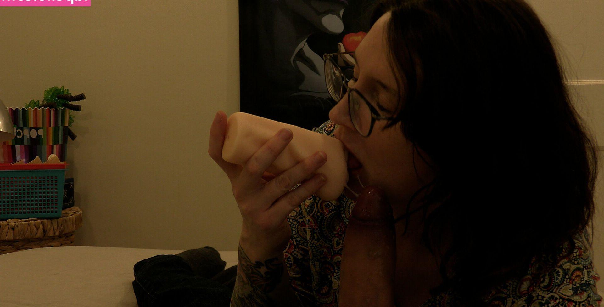25P Bettie Bondage nude