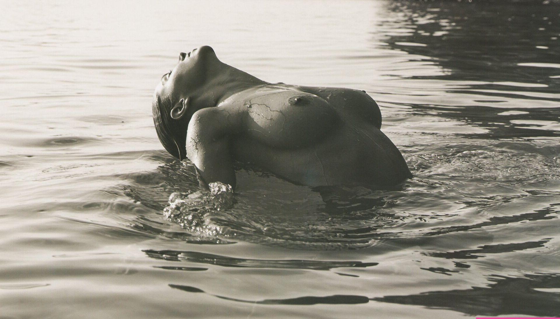 25P Genevieve Morton nude