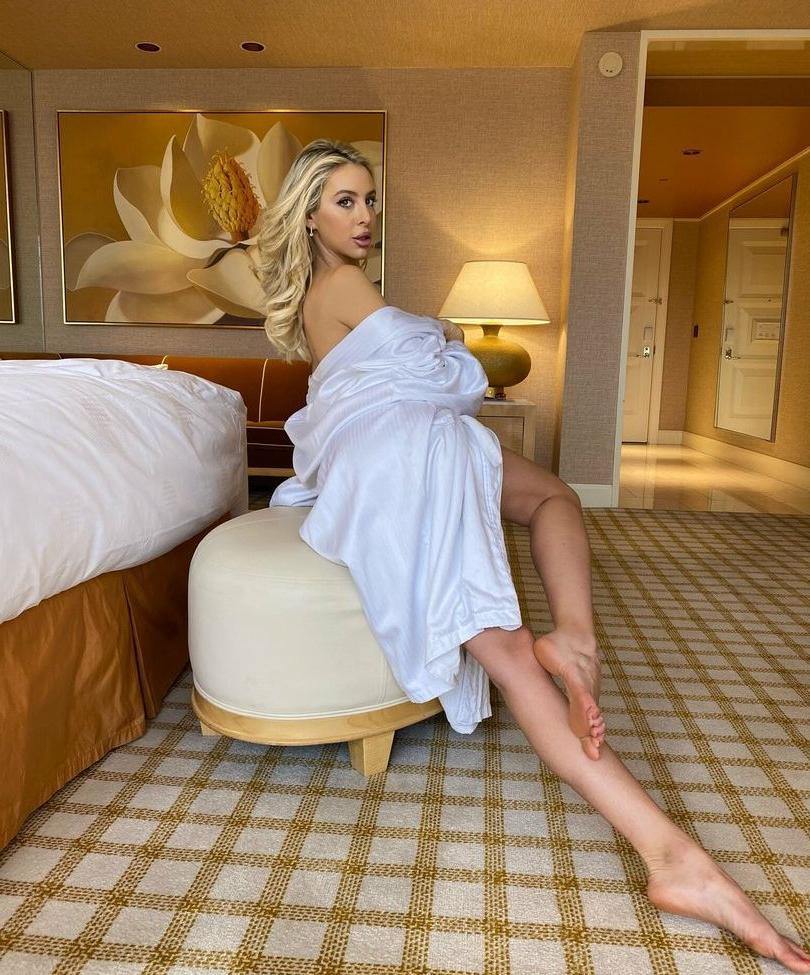 25P Bri Teresi nude