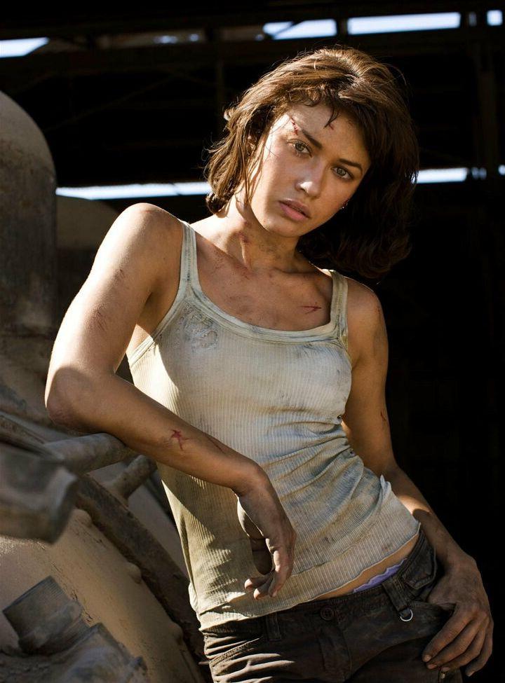 25P Olga Kurylenko nude