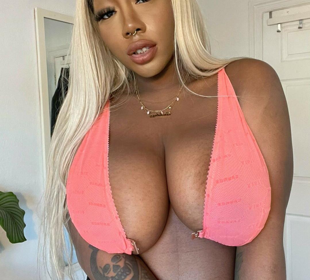 25P Effy Flame nude