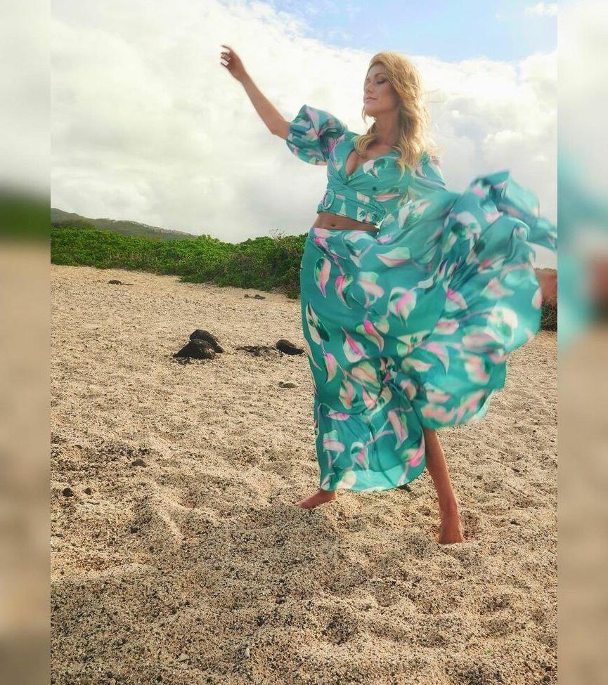25P Katherine McNamara nude