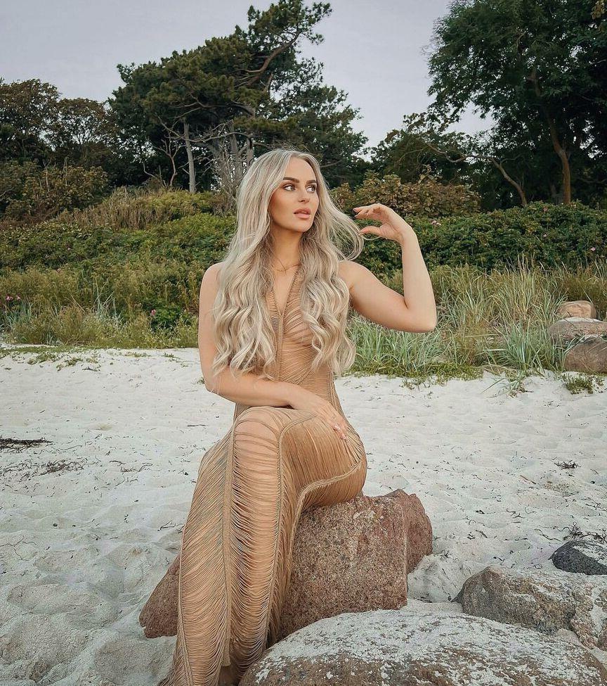 25P Anna Nyström nude