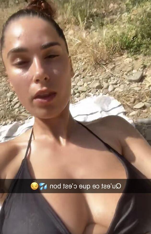 25P Laura Petard nude