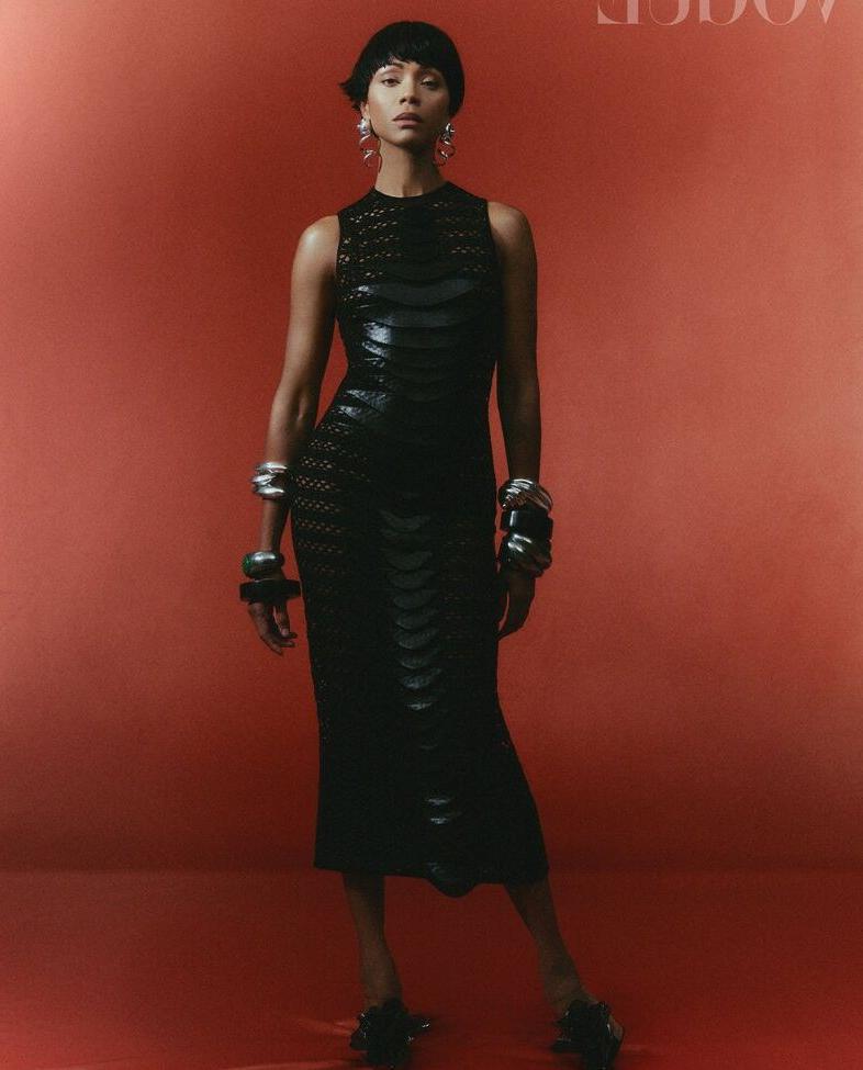 25P Zoe Saldana nude