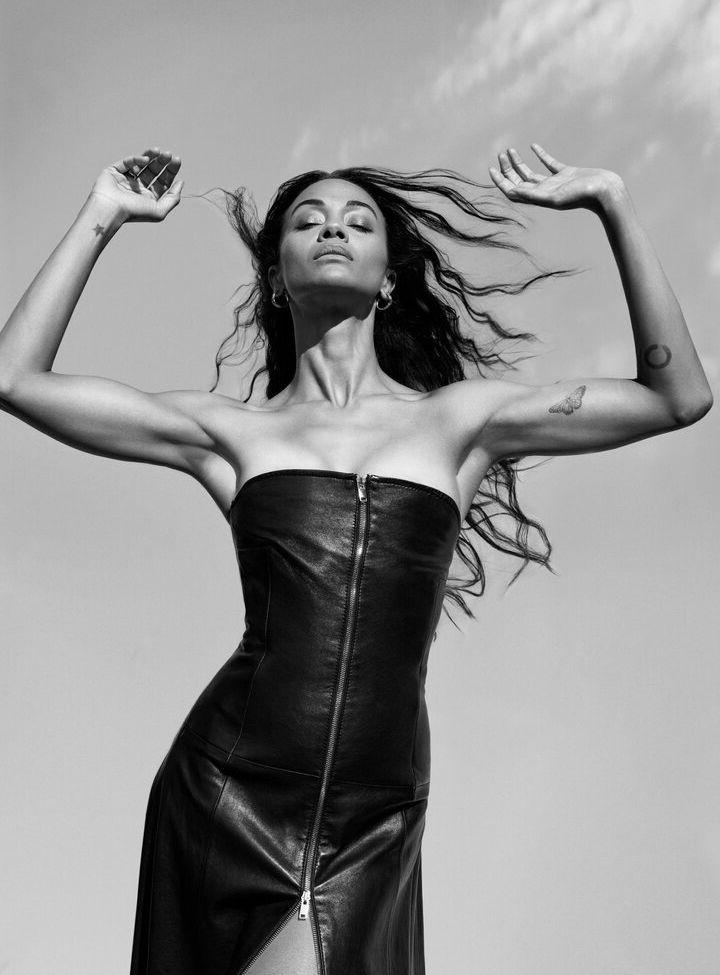 25P Zoe Saldana nude