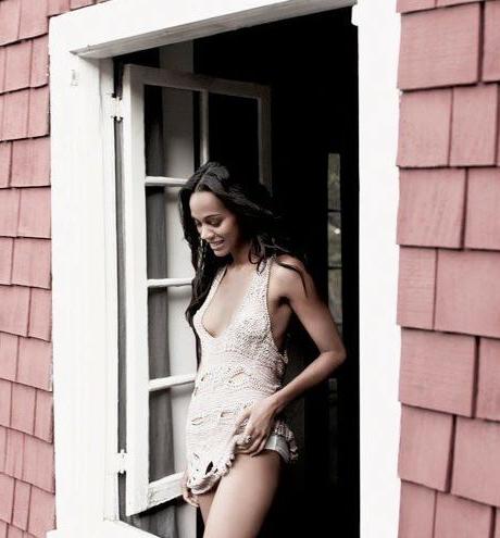 25P Zoe Saldana nude