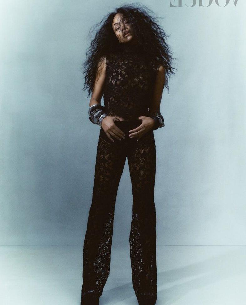 25P Zoe Saldana nude