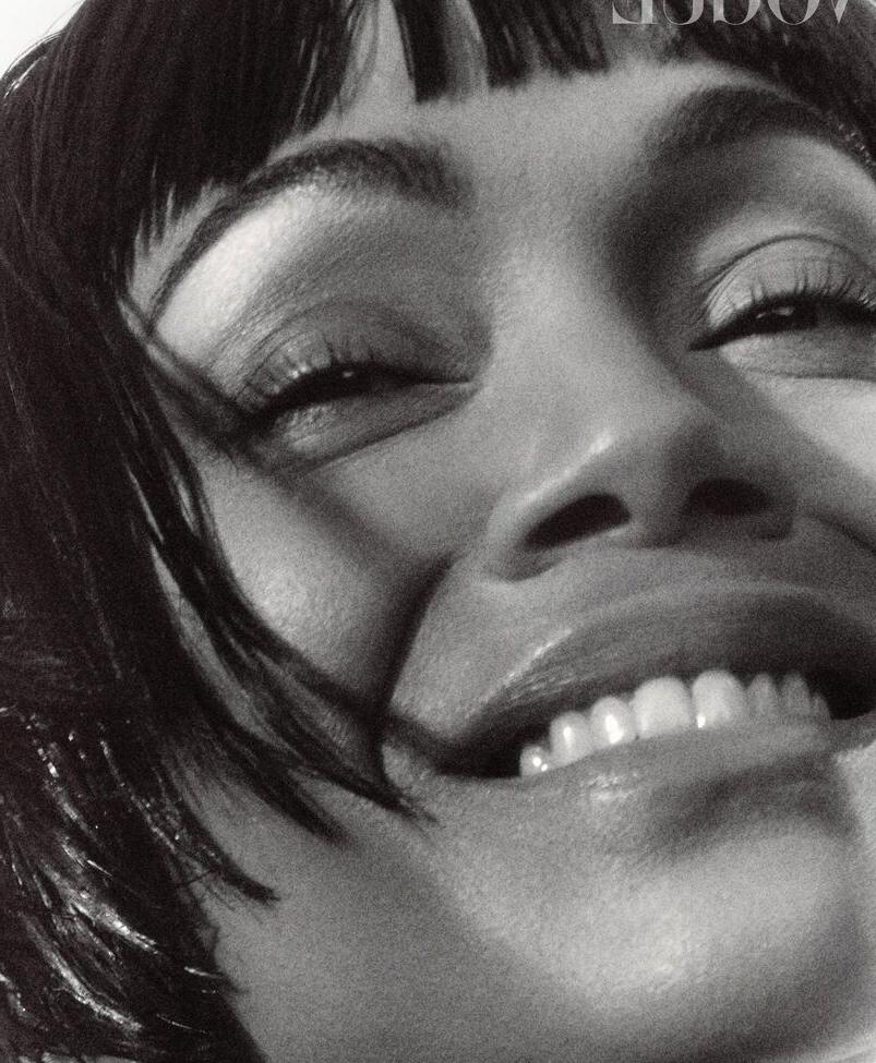 25P Zoe Saldana nude