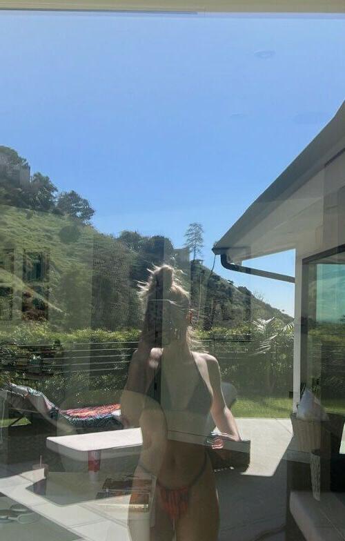 25P Sissy Sheridan nude