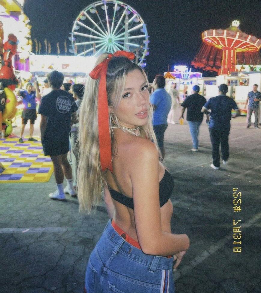 25P Sissy Sheridan nude