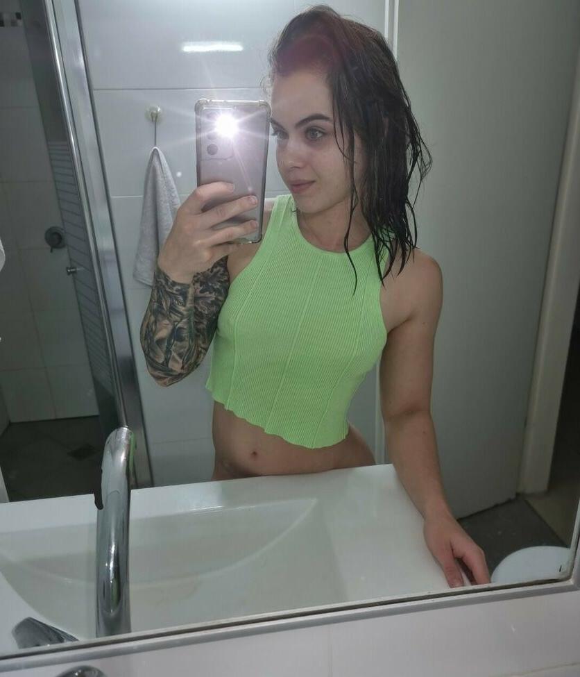 25P Daniella Shutov nude
