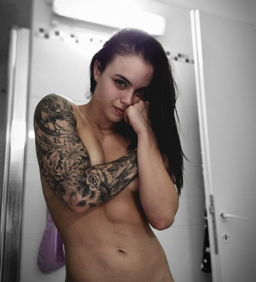 25P Daniella Shutov nude
