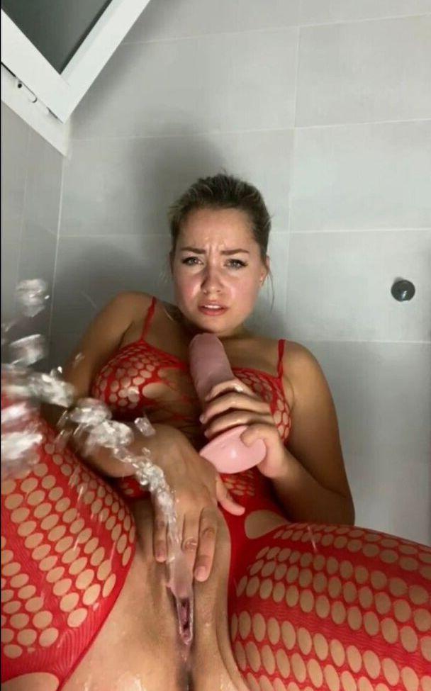 25P Paola Celeb nude