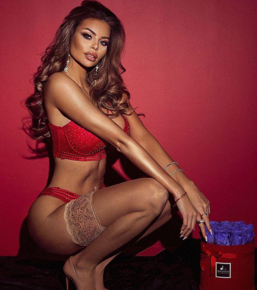 25P Justyna Gradek nude