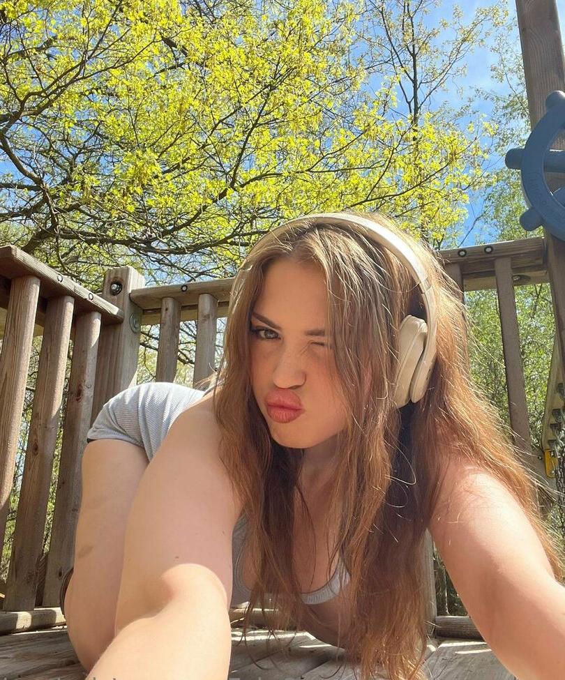 25P Alex Janai nude
