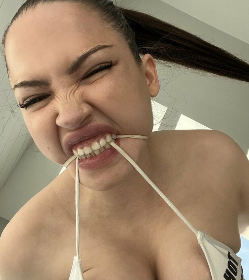 25P Alex Janai nude