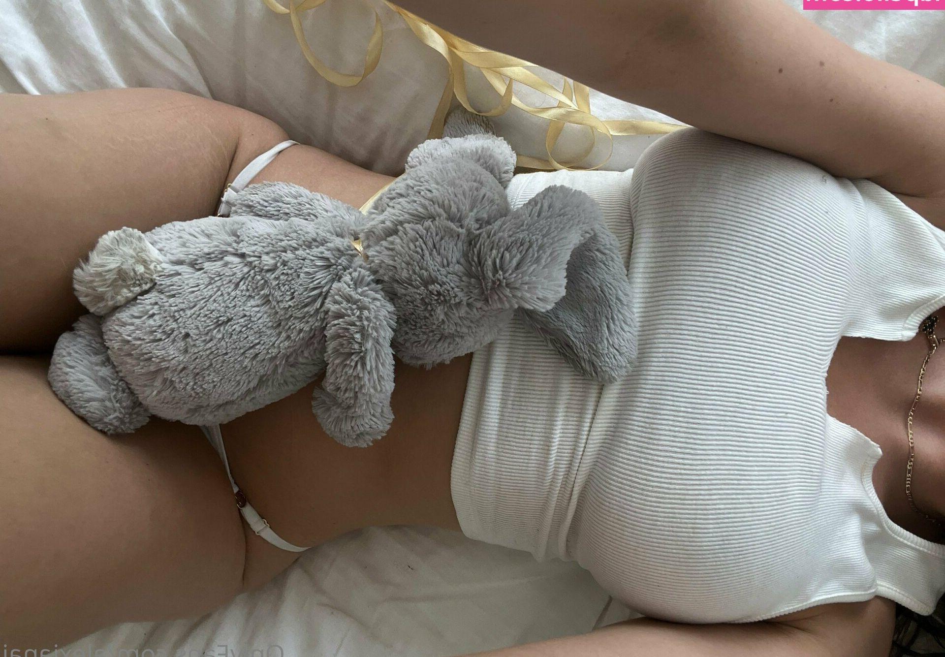 25P Alex Janai nude
