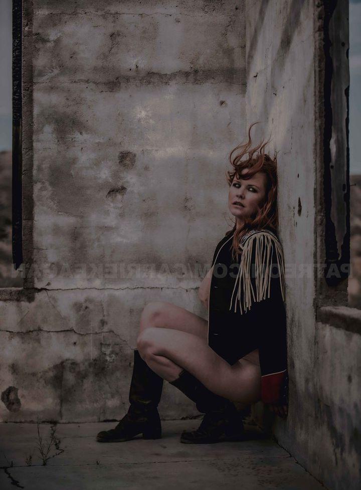 25P Carrie Keagan nude