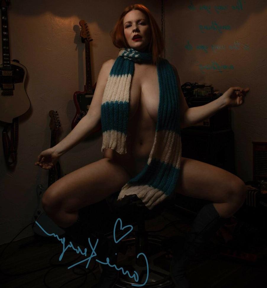 25P Carrie Keagan nude